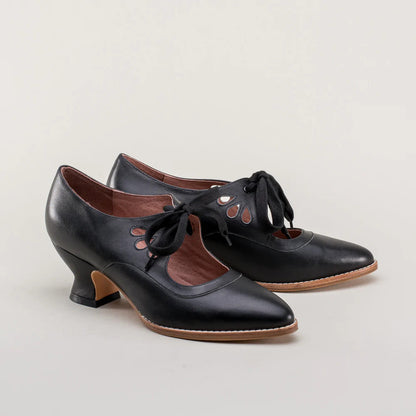 LARA | Retro Hakken met Elegante Veters